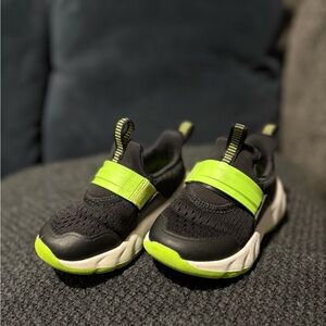 Toddler Size 6 Slip On Sneakers